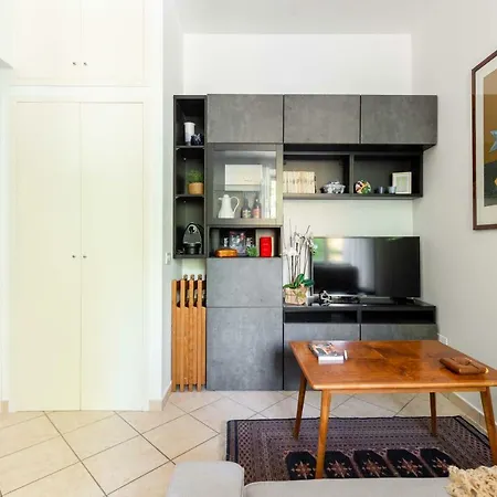 Epiro Tourist Accomodation * Rome